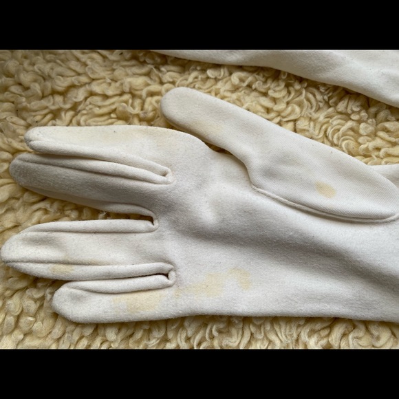 Vintage White Ruched Evening Gloves - Picture 3 of 3
